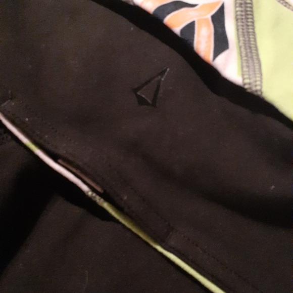 Ivivva reversible leggings by Lululemon - Picture 2 of 4